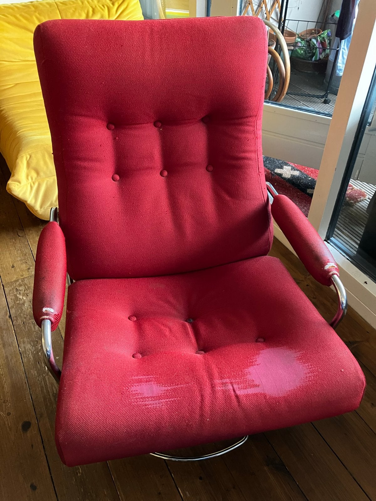 Gratis af te halen: Vintage Bouvrie draaistoel (oudje), Huis en Inrichting, Gebruikt, Ophalen of Verzenden, Rood, Eén