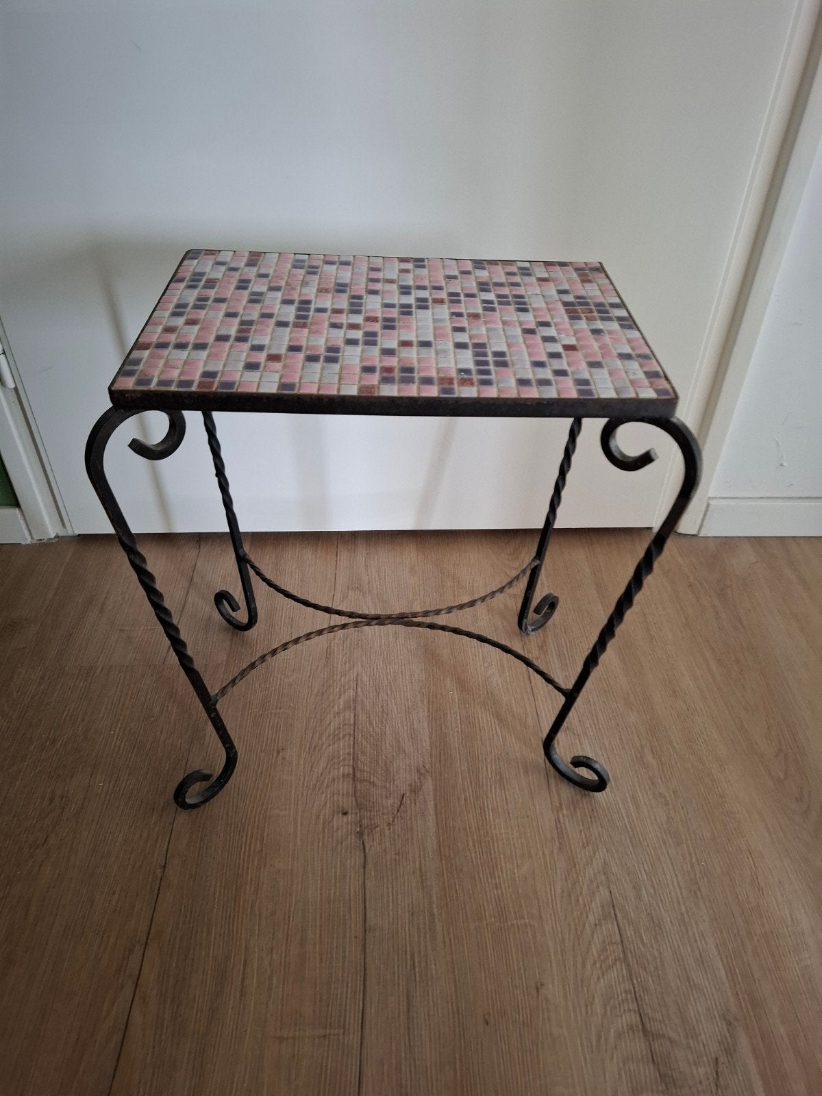 Vintage bijzettafel met mozaïek blad, Minder dan 55 cm, Gebruikt, Metaal of Aluminium, Vintage, Mozaïek
