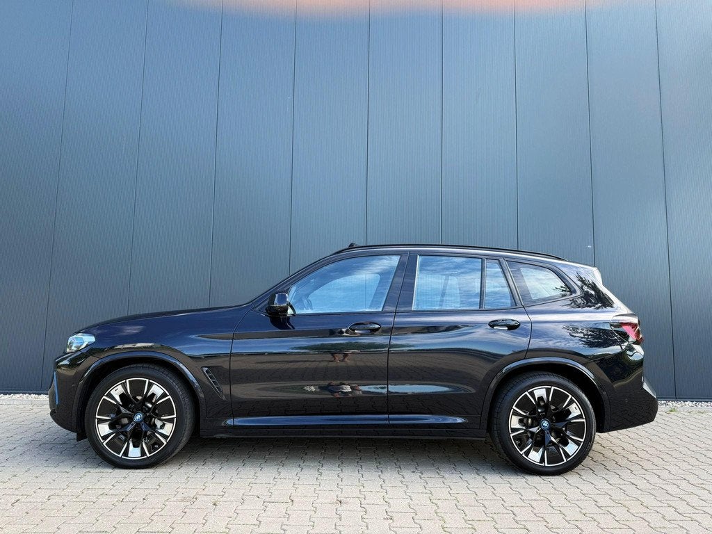 BMW iX3 M-Sport Pano Tr.hk HUD H&K Memory, Auto's, Automaat, Achterwielaandrijving, Gebruikt, 80 kWh
