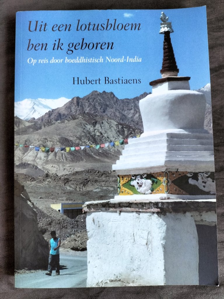Hubert Bastiaens - Uit een lotusbloem ben ik geboren, Ophalen of Verzenden, Zo goed als nieuw, Hubert Bastiaens, Azië