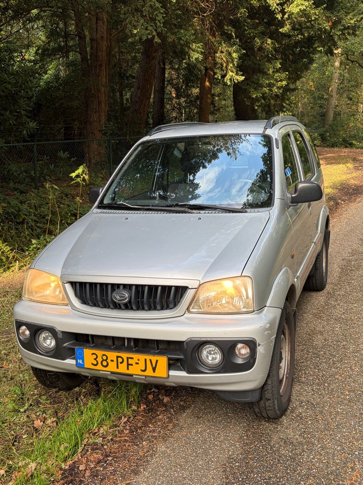 Daihatsu Terios 1.3 DX 2WD 2004 Grijs, Auto's, Voorwielaandrijving, Stof, 40 €/maand, 4 cilinders