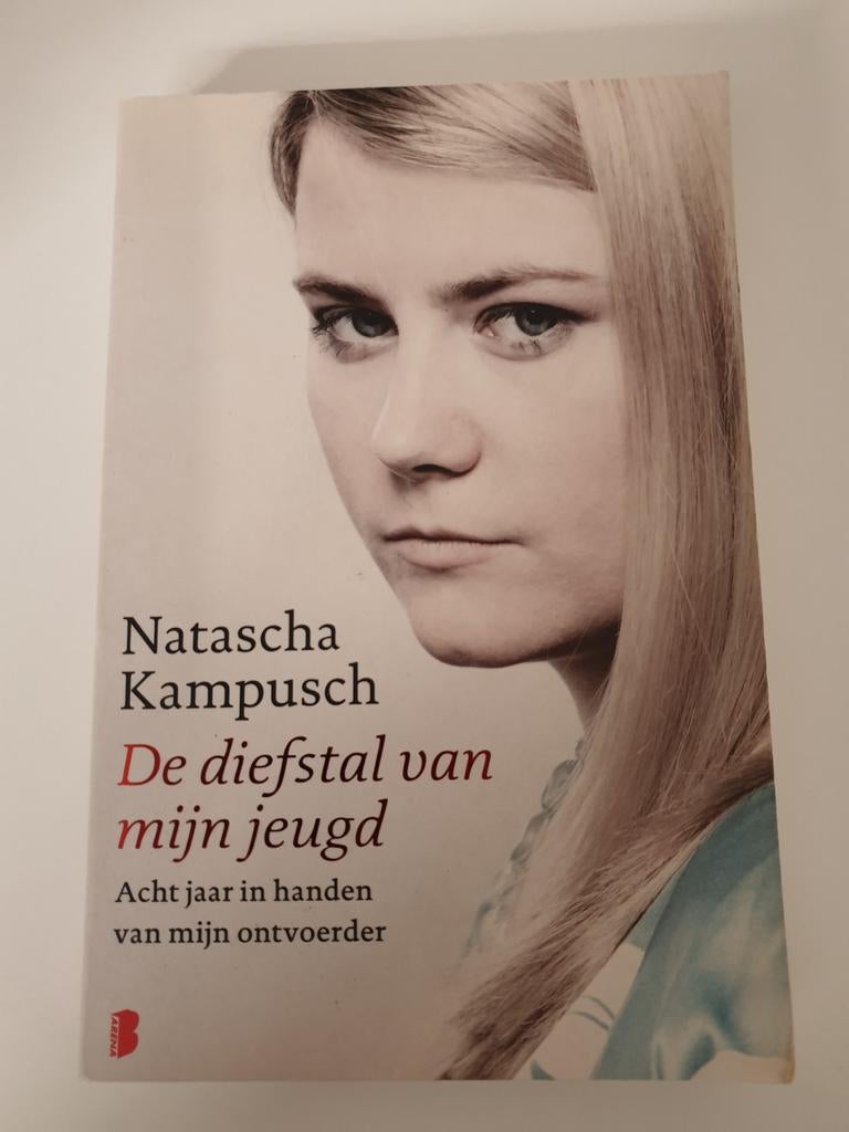 Natascha Kampusch - De diefstal van mijn jeugd, Boeken, Ophalen of Verzenden, Gelezen, Natascha Kampusch