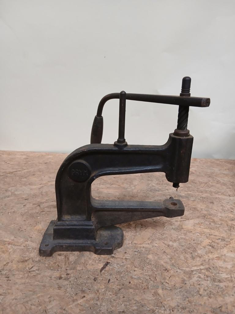 Antieke Prym handpers - Vintage gereedschap, Ophalen of Verzenden