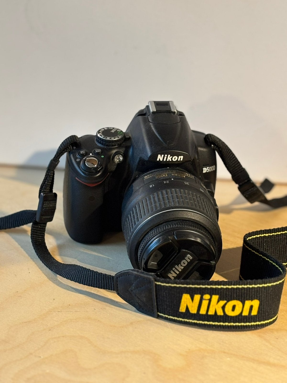 Nikon D5000 + AF-S 18-55mm + AF-S 60mm f/2.8 Micro, Handleiding, Spiegelreflex, Ophalen of Verzenden, Zo goed als nieuw