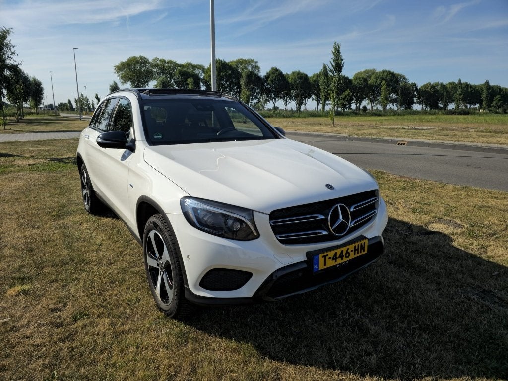 Mercedes-Benz GLC 350 e Plug-in Hybrid 327pk 4MATIC - PANO, Auto's, Automaat, Zwart, 4 cilinders, 2000 kg