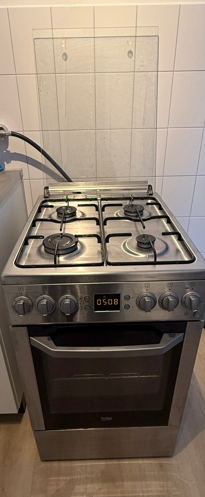 Beko koelkast + gasfornuis te koop – €100, Witgoed en Apparatuur, Fornuizen, Ophalen, Gebruikt, 4 kookzones, Gas