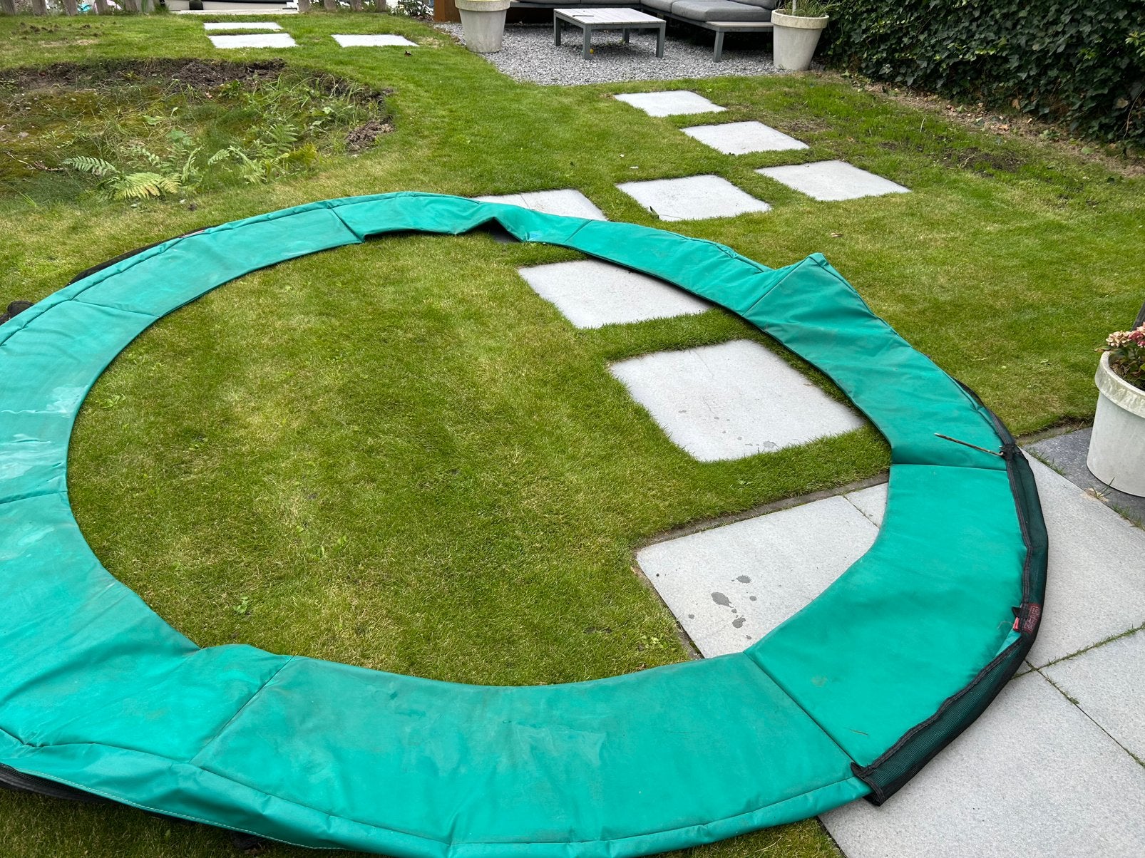Berg 1 jaar oude trampoline rand 330cm, Ophalen, Zo goed als nieuw