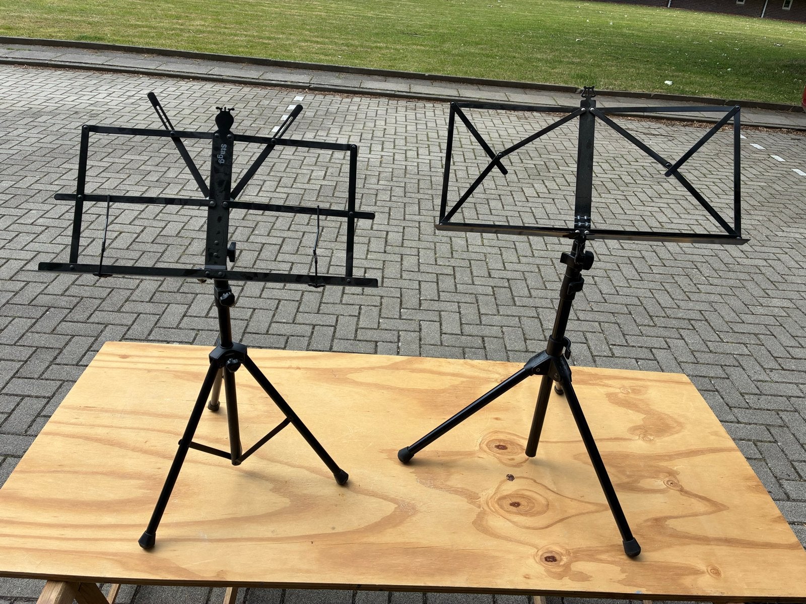Stagg muziekstandaards (2 stuks), Muziek en Instrumenten, Standaards, Ophalen, Gebruikt, Muziekstandaard, Overige instrumenten