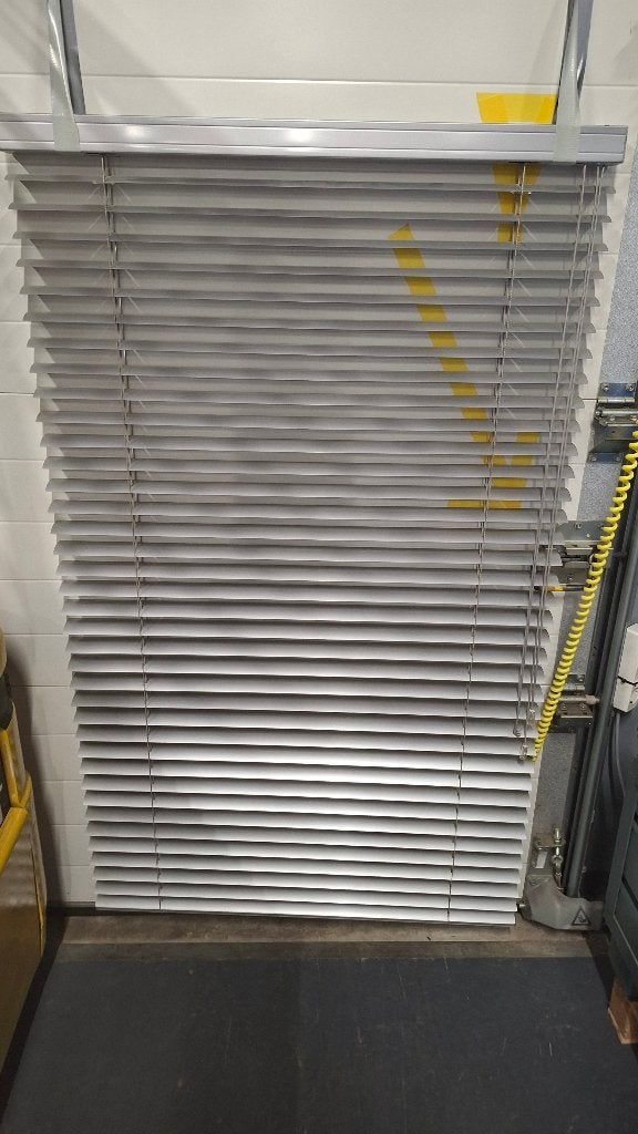 Diverse lamellen Aluminium jaloezieën Grijs 98,5cm en 181cm, Ophalen, Jaloezie, Overige merken, .