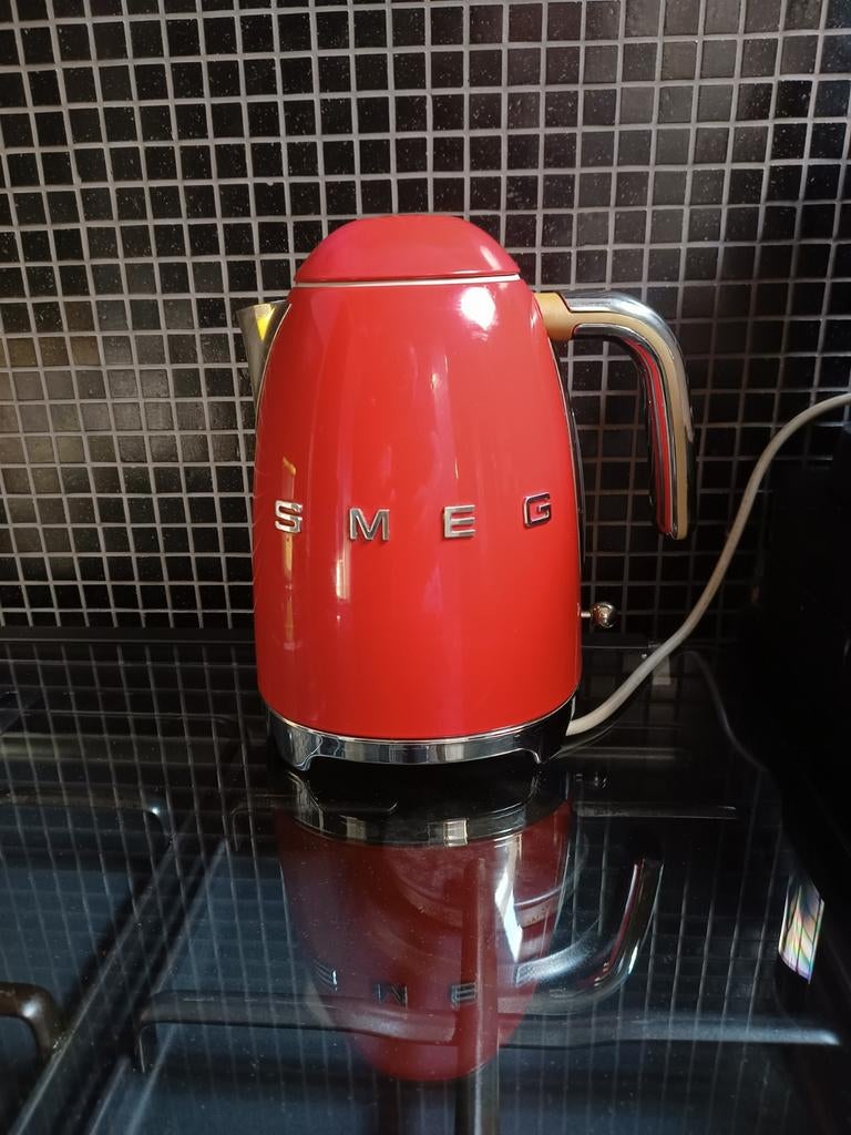 SMEG waterkoker rood goed werkend....., 1 tot 2 liter, Ophalen, Gebruikt