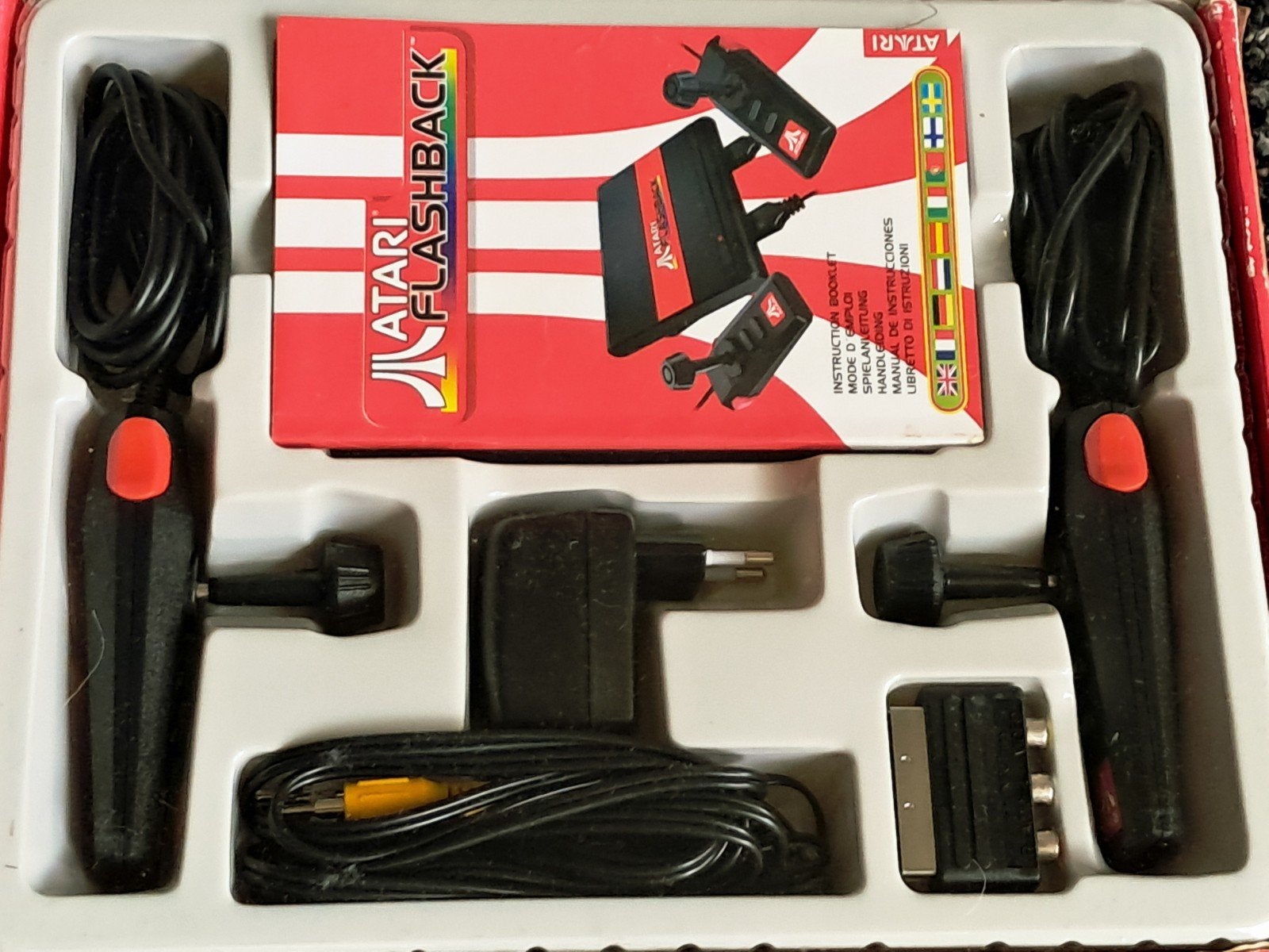 ATARI FLASHBACK CLASSIC GAME CONSOLE, Spelcomputers en Games, Ophalen of Verzenden, Zo goed als nieuw, Met 2 controllers, Atari 2600