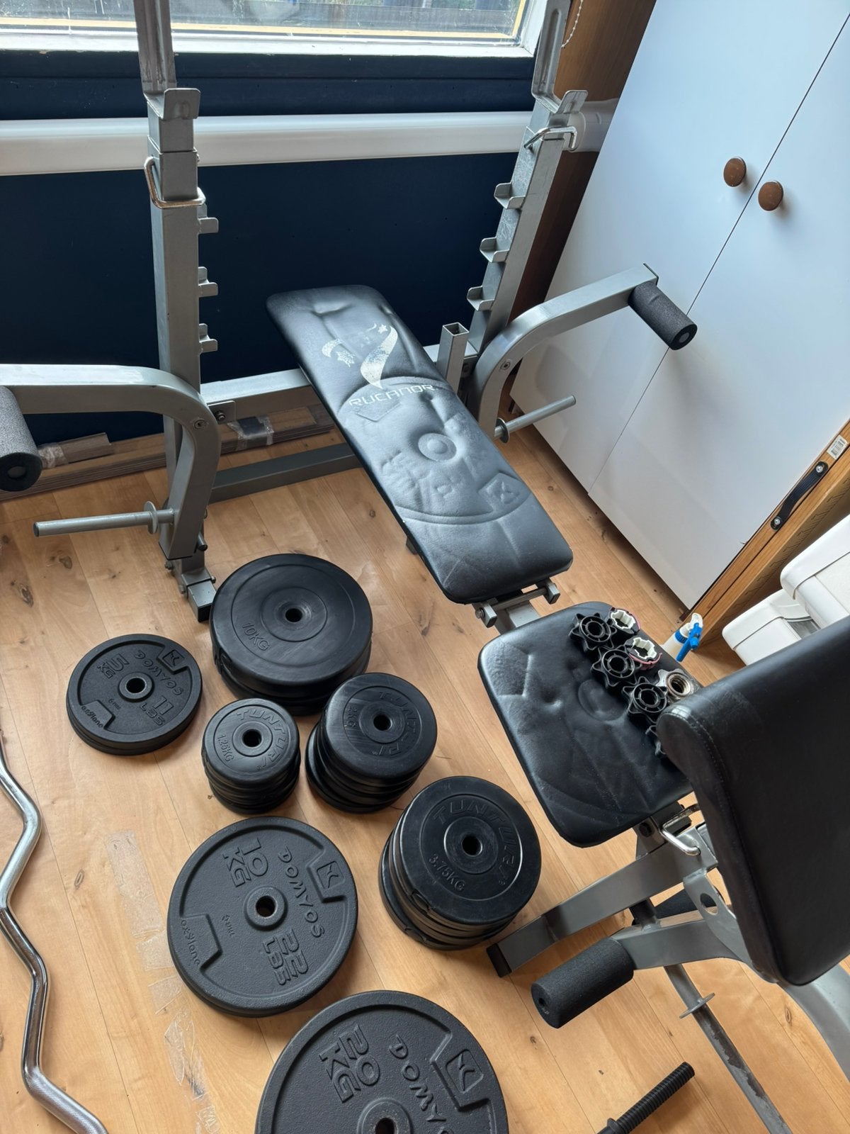 Complete halterbank + gewichtenset (ruim 148 kg), Ophalen, Gebruikt, Metaal, Krachtstation