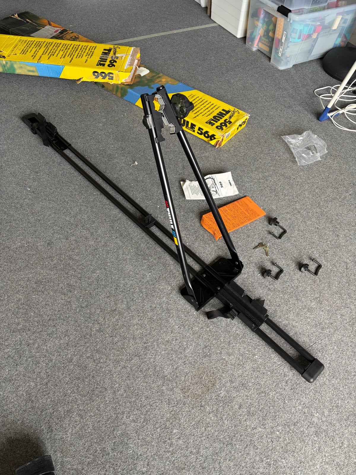 2x Thule 566 Dakfietsendrager - Afsluitbaar, Auto diversen, Fietsendragers, Zo goed als nieuw, Dakdrager, 2 fietsen, Ophalen