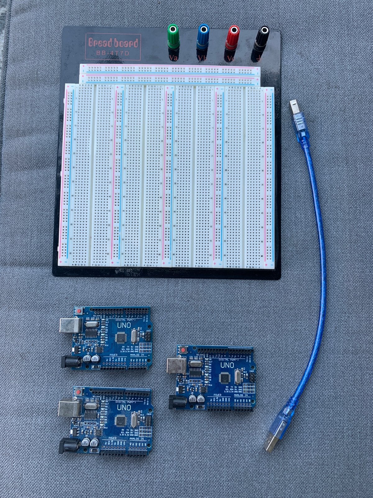 ZY-208 soldeerloos Breadboard 3220 punten /3x Arduino Uno R3, Ophalen of Verzenden, Zo goed als nieuw