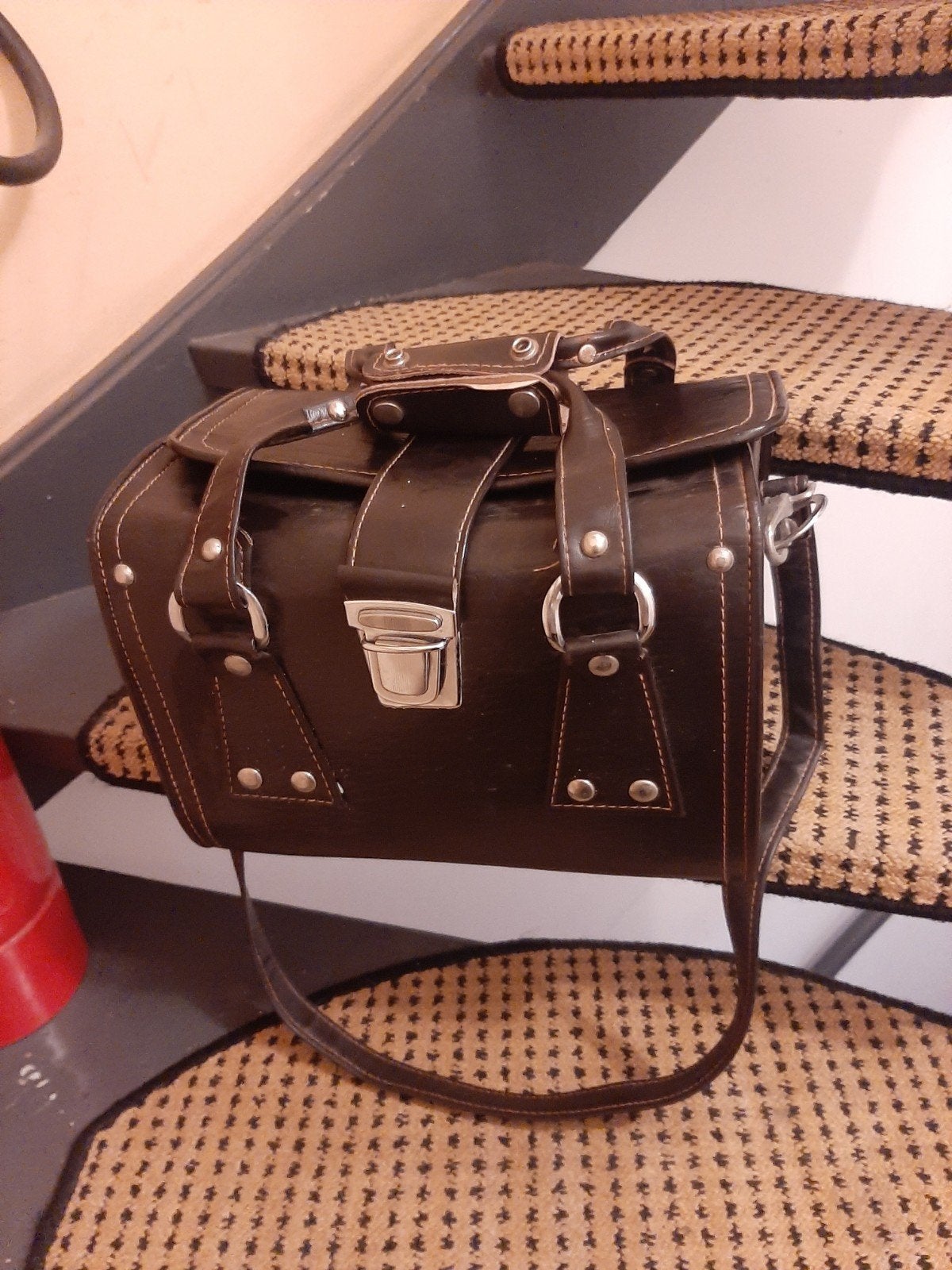 Vintage bruine koffer met schouderband, Ophalen of Verzenden, Gebruikt, Minder dan 50 cm, Minder dan 35 cm