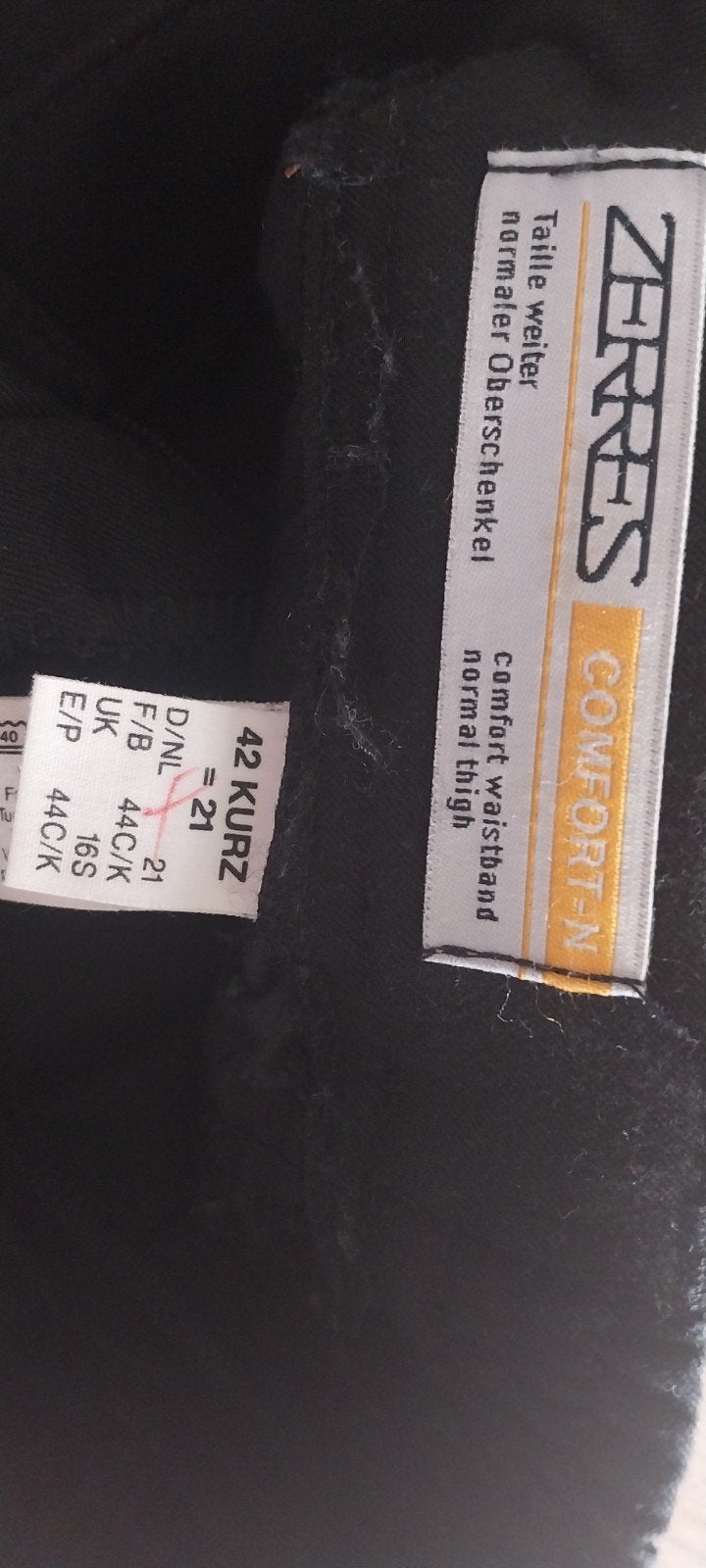 zwarte damesbroek maat en merk  zie foto., Kleding | Dames, Broeken en Pantalons, Ophalen, Zo goed als nieuw, Zwart, Lang