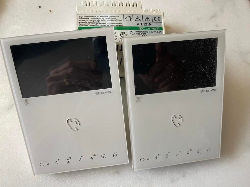 2x Comelit 6741W intercom binnenpost plus voeding, Ophalen of Verzenden, Gebruikt, Overige typen