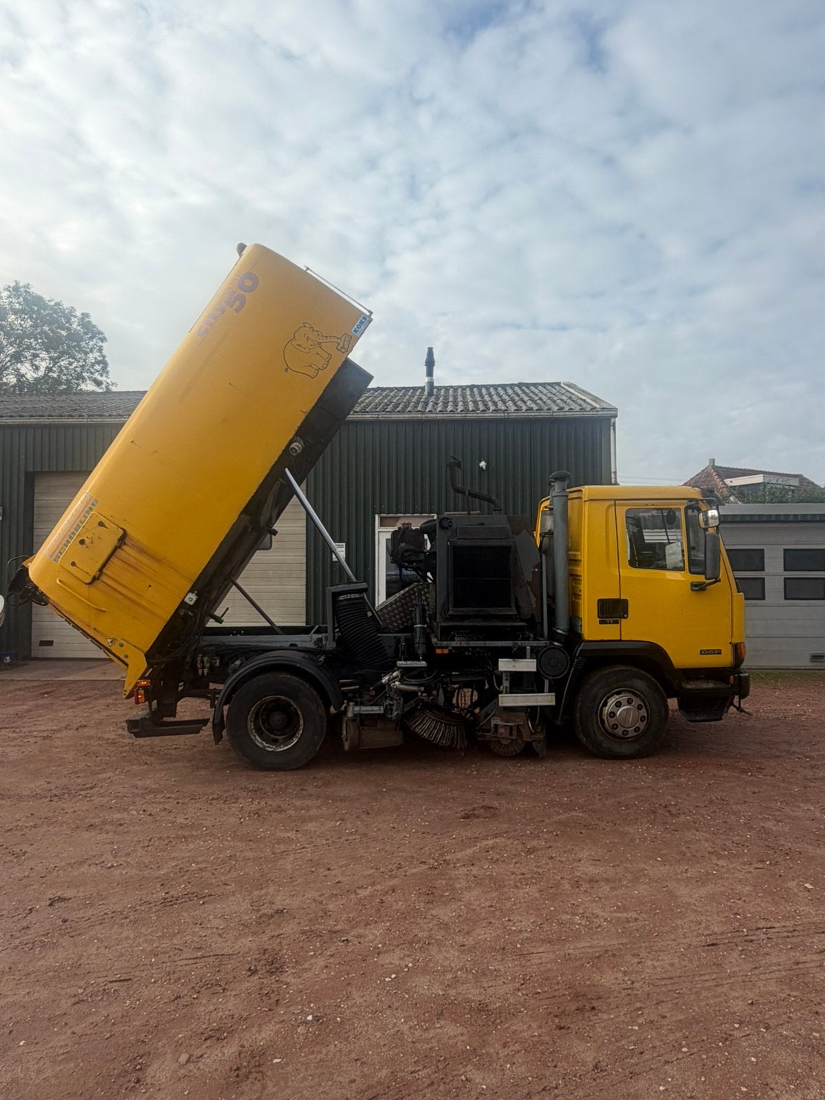 Veeg wagen veegauto straatveger daf lf45, Auto's, Achterwielaandrijving, Zwart, Geel, Bedrijf