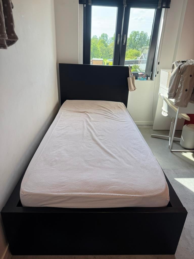 1 persoonsbed met 2 lades +1 bijpassende klerenkast, Ophalen, 85 tot 100 cm, Gebruikt, Lattenbodem