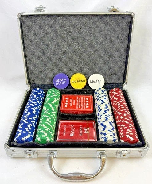 Pokerset in aluminium koffer met 200 fiches kaartspel poker, Hobby en Vrije tijd, Gezelschapsspellen | Kaartspellen, Coolsingel 104, 3011 AG Rotterdam, Netherlands