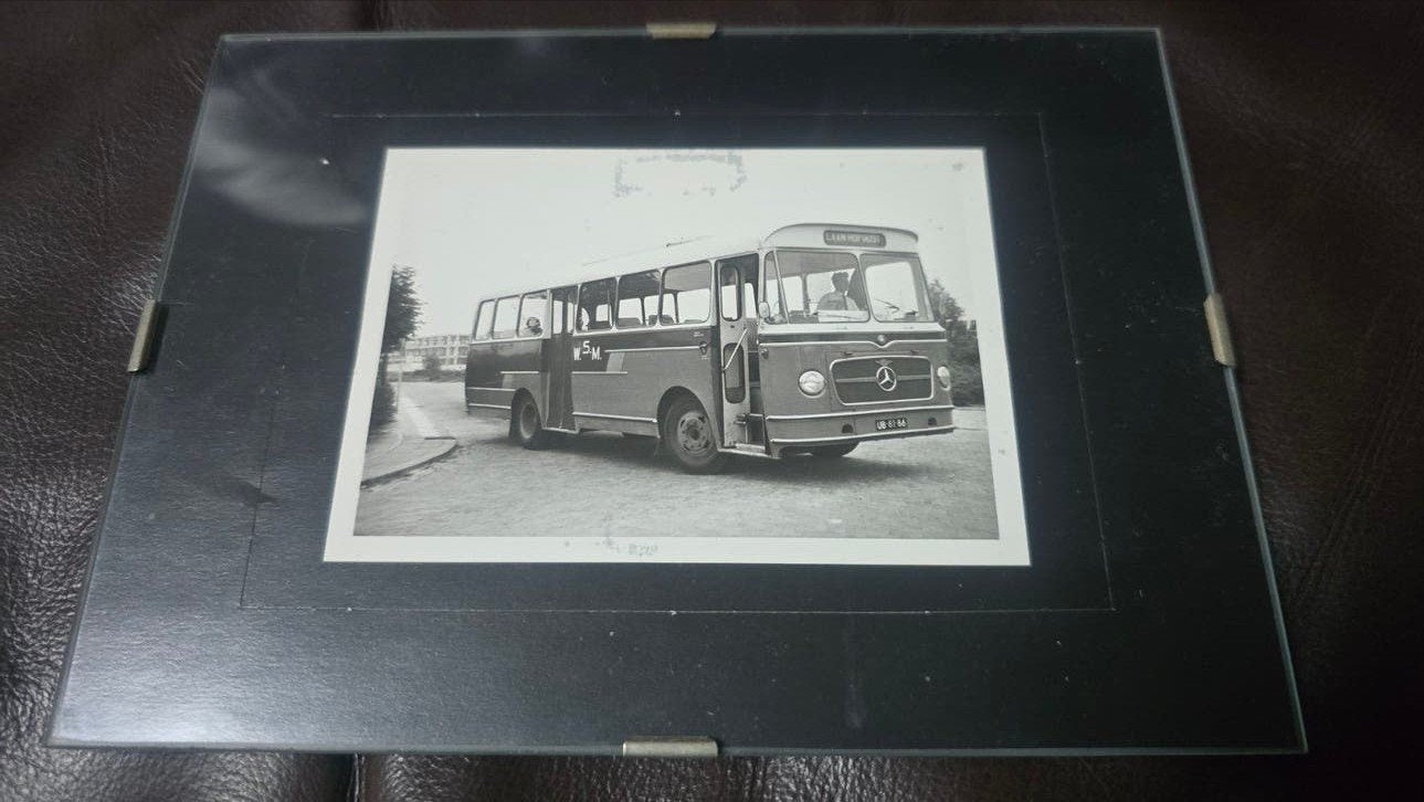 Zwart-wit foto van een Mercedes-Benz bus, Ophalen of Verzenden, Gebruikt, Bus of Metro