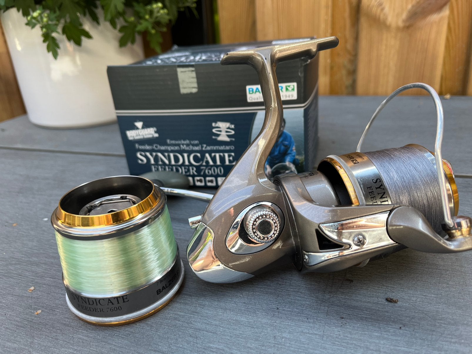 Nieuwe Balzer Syndicate Feeder 7600 met doos en extra spoel, Ophalen of Verzenden, Zo goed als nieuw, Molen