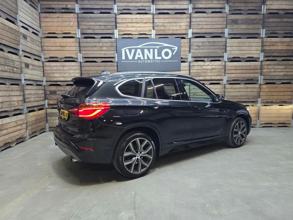 BMW X1 SDrive20i Centennial Executive Xenon Navi Airco Cruis, Auto's, 1998 cc, Stof, Zwart, Origineel Nederlands