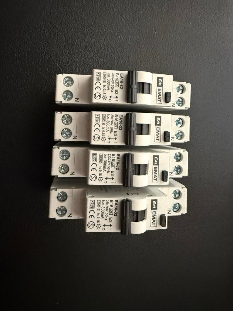 EMAT B16 300mA Aardlekautomaat - Nieuw, Doe-het-zelf en Verbouw, Elektra en Kabels, Overige typen, Nieuw, Ophalen of Verzenden