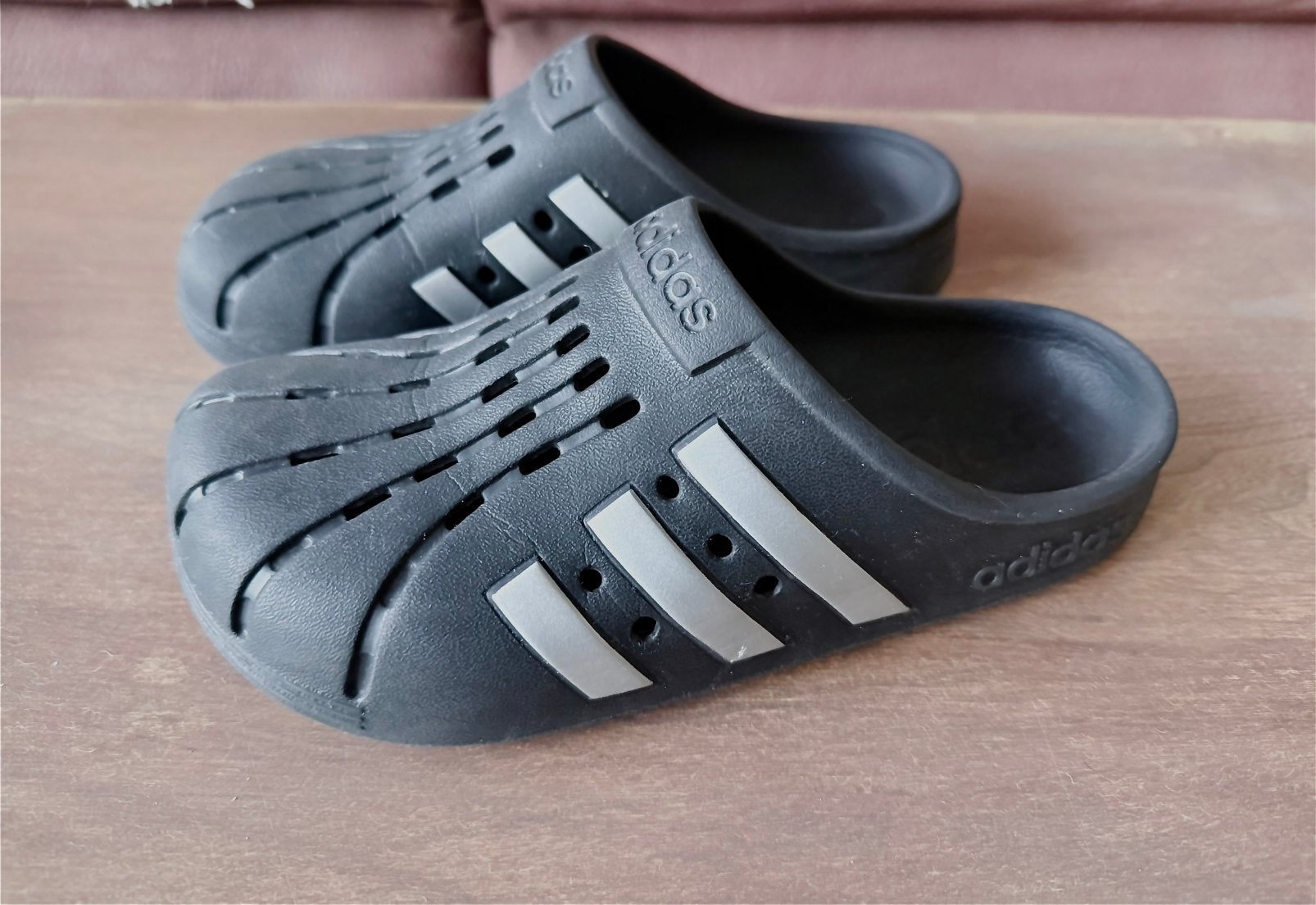 Adidas slippers 39 zwart en diverse kleuren, Slippers, Zwart, Ophalen of Verzenden, Zo goed als nieuw