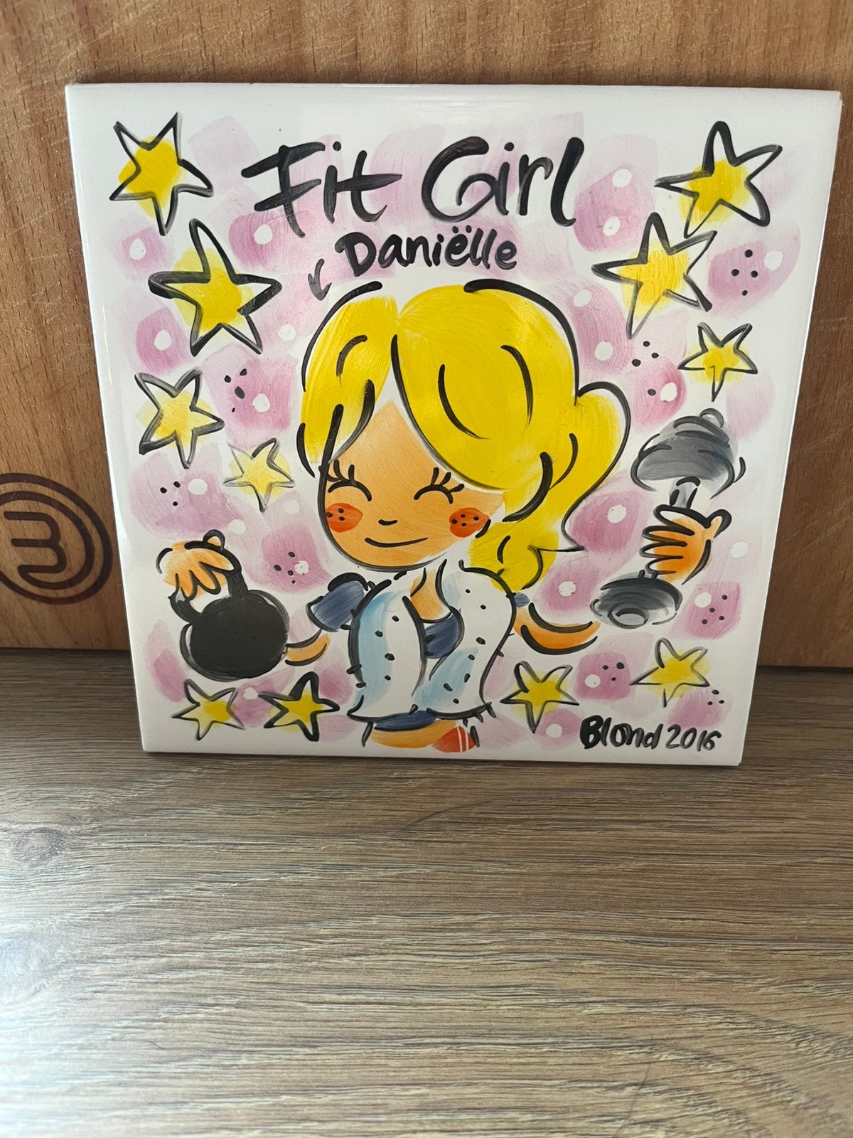 Blond amsterdam LE tegel fit girl daniëlle, Huis en Inrichting, Keuken | Servies, Ophalen of Verzenden, Nieuw, Aardewerk, Bord(en)