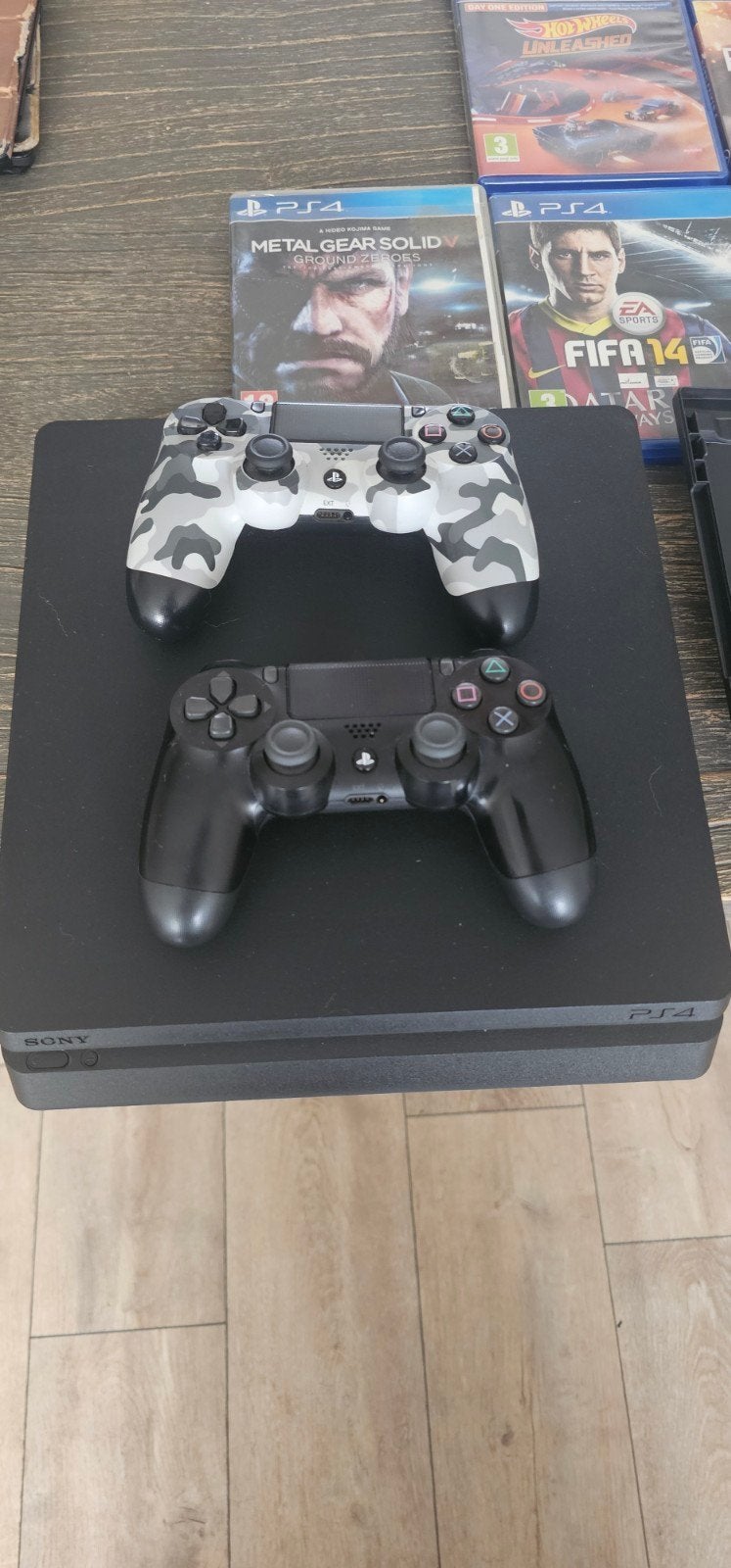playstation 4 slim 1tb zgan +2 controllers, Met games, Met 2 controllers, Ophalen of Verzenden, Zo goed als nieuw