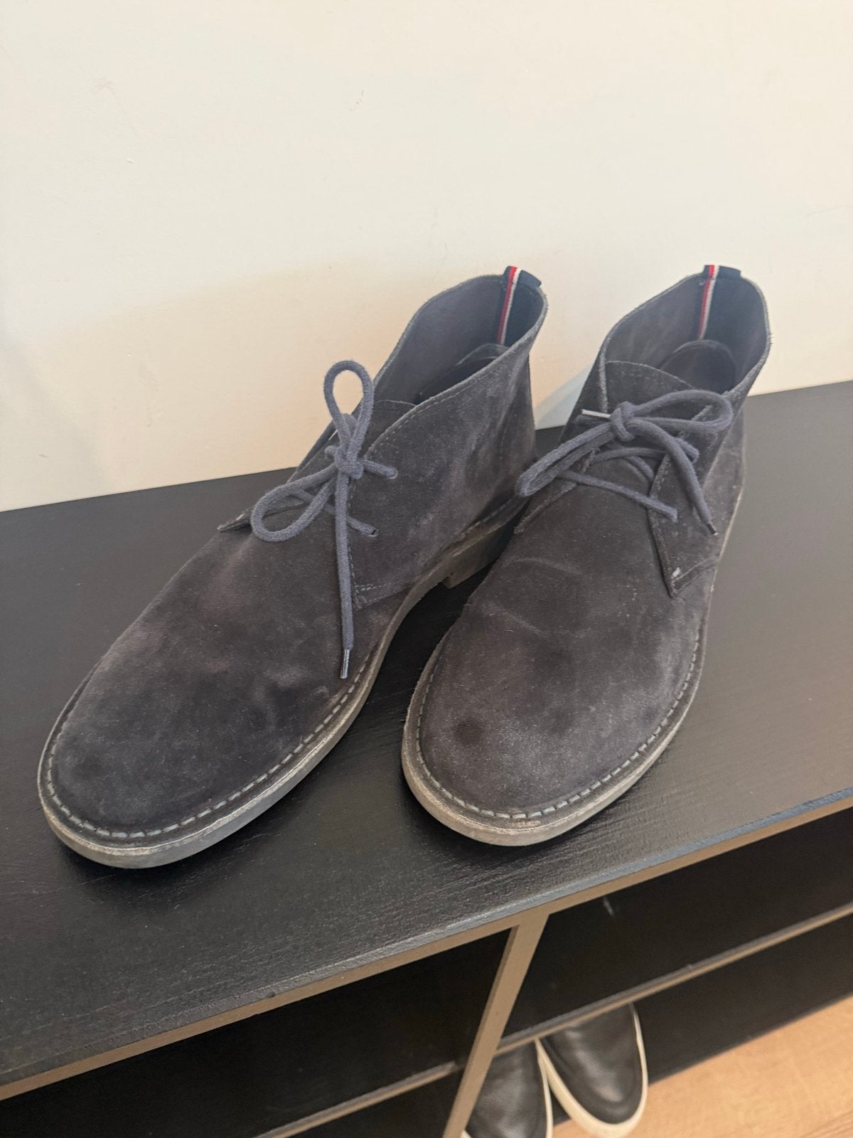 Tommy Hilfiger suède boots - Blauw - Maat 45, Blauw, Boots, Ophalen of Verzenden, Gedragen