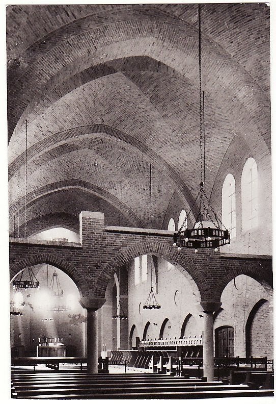 Oosterhout Paulusabdij gezicht op het koorgestoelte 1965., Ophalen, 1960 tot 1980, Gelopen, Noord-Brabant