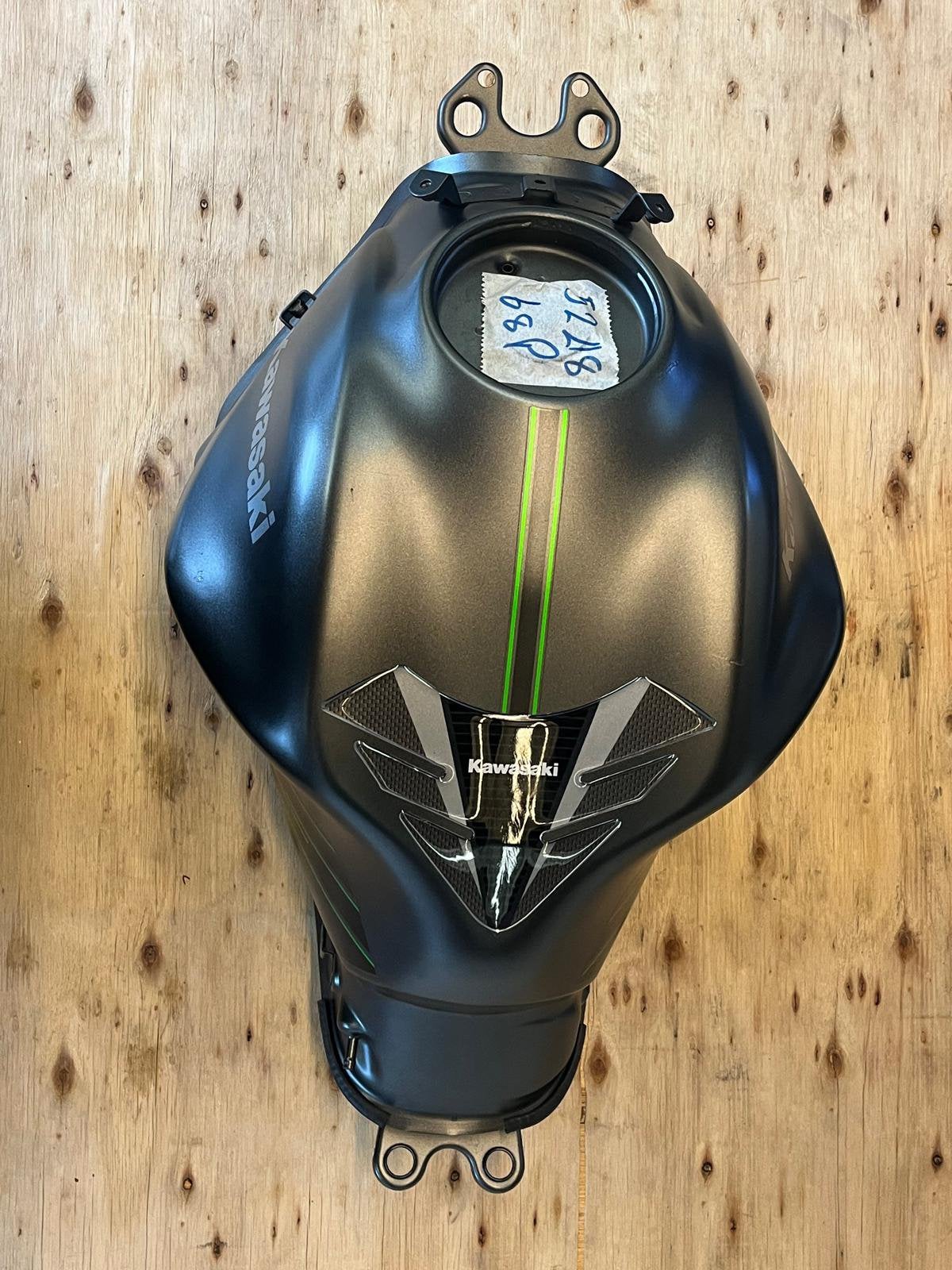 Tank voor Ninja 650 2026 met lichte beschadiging, Motoren, Onderdelen | Kawasaki, Ophalen of Verzenden, Gebruikt
