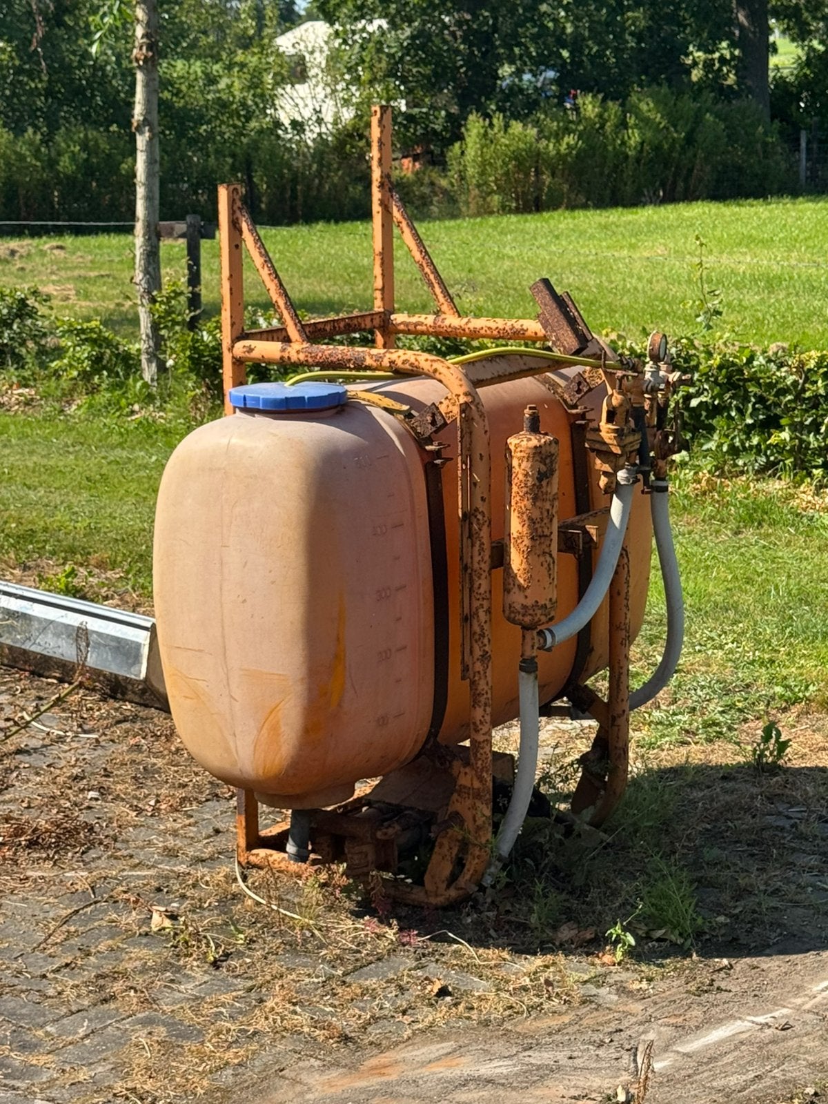 Veldspuit   Pomp met 500l tank, Ophalen, Zo goed als nieuw
