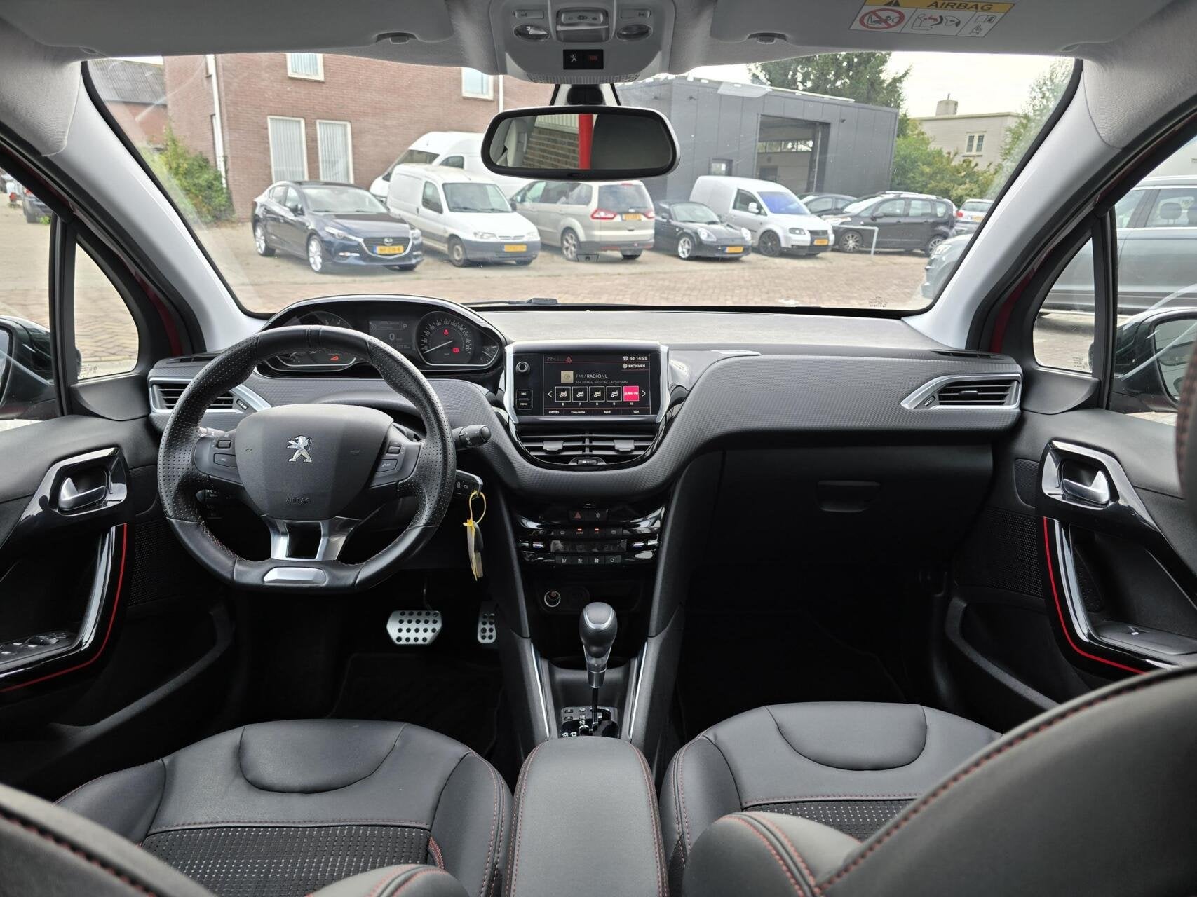Peugeot 208 1.2 PureTech GT-Line Automaat Navi/Carplay/LMV, Auto's, Gebruikt, 1199 cc, Met garantie (alle), Leder en Stof