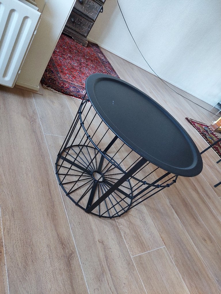 Ikea bijzet tafeltje met bergruimte, Huis en Inrichting, Tafels | Bijzettafels, Gebruikt, Rond, 55 tot 75 cm, Ophalen