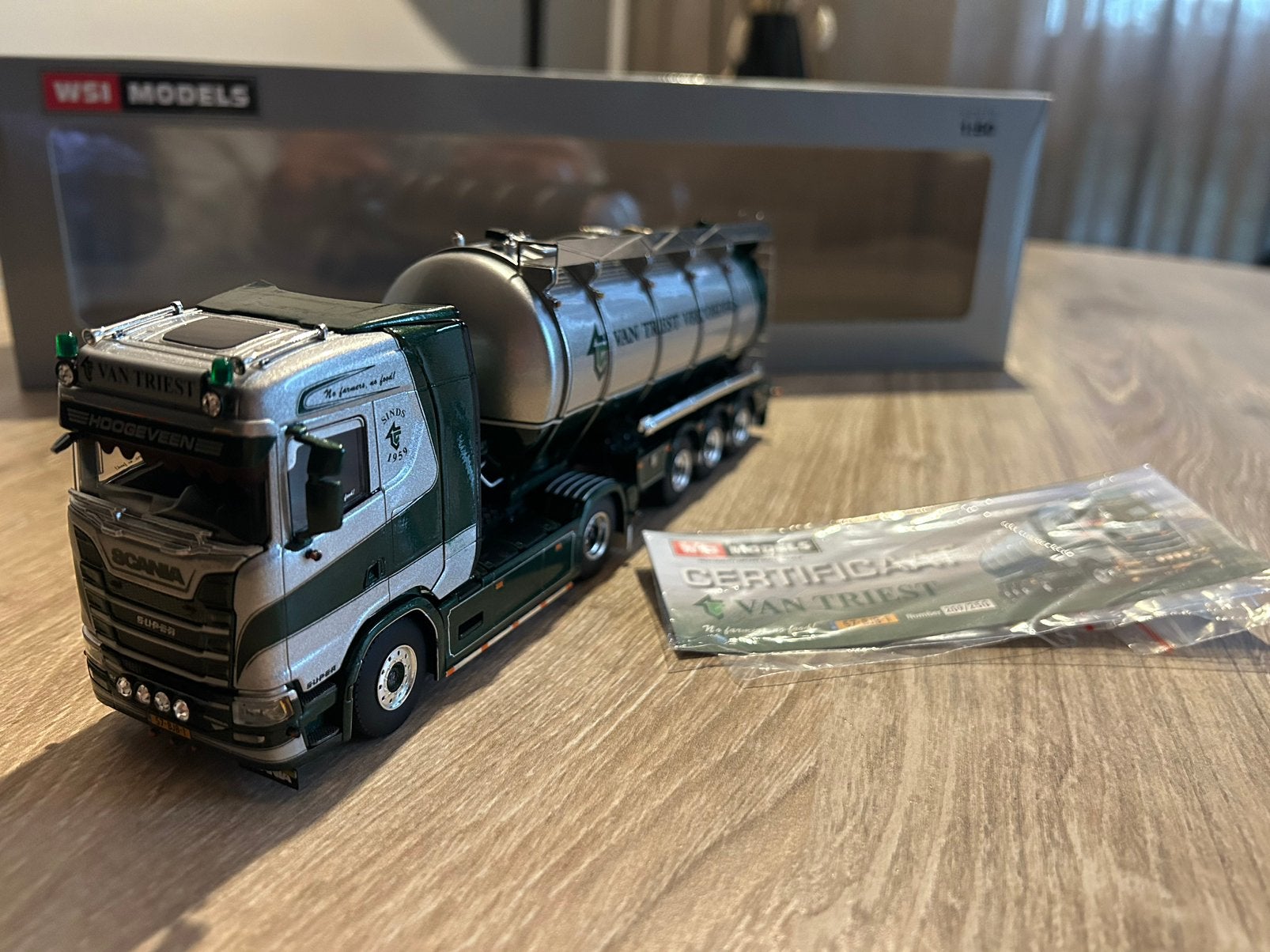 Wsi Scania van triest, Hobby en Vrije tijd, Modelauto's | 1:50, Ophalen of Verzenden, Zo goed als nieuw, Bus of Vrachtwagen, Wsi