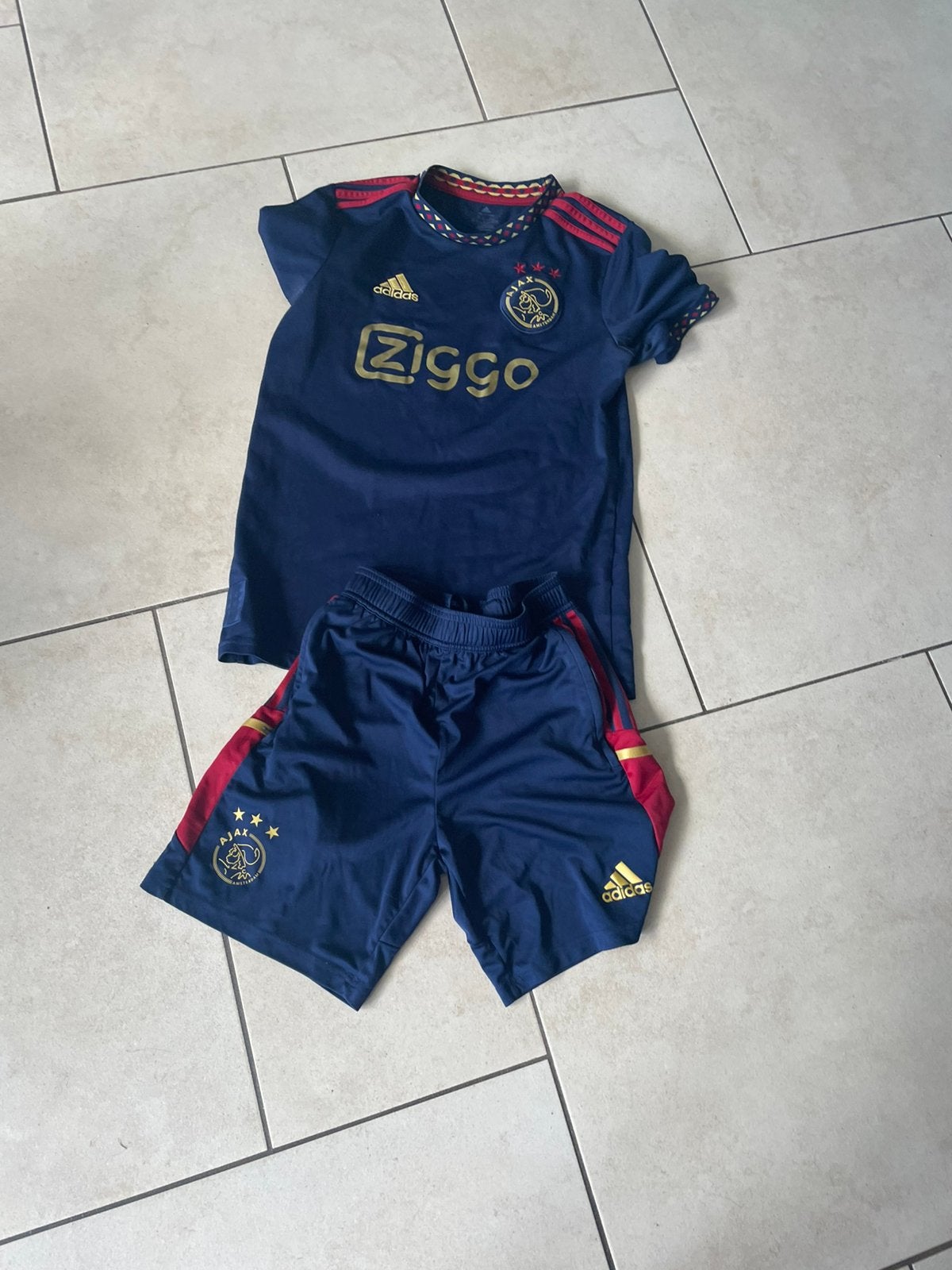 Ajax tenue maat 176, Maat XS of kleiner, Ophalen, Zo goed als nieuw, Set