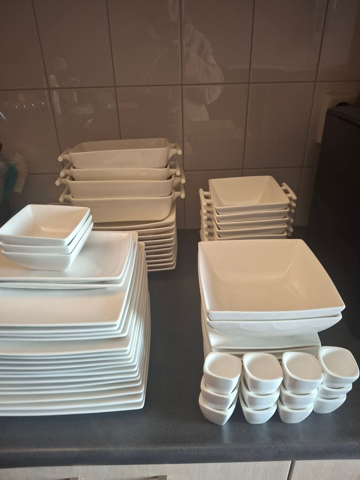 Yong Squito servies set - Nieuw Bone China, Ophalen of Verzenden, Zo goed als nieuw, Effen, Porselein