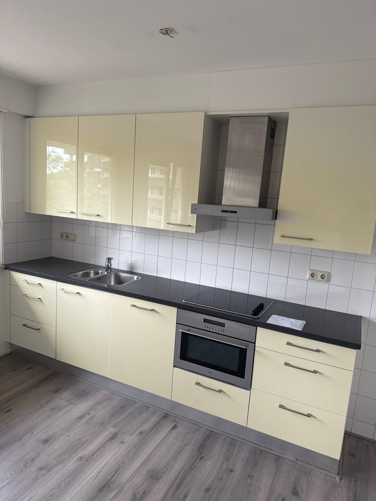 Complete keuken met inbouwapparatuur - Zo goed als nieuw, Ophalen, Enkelwandige keuken, Kunststof, Crème