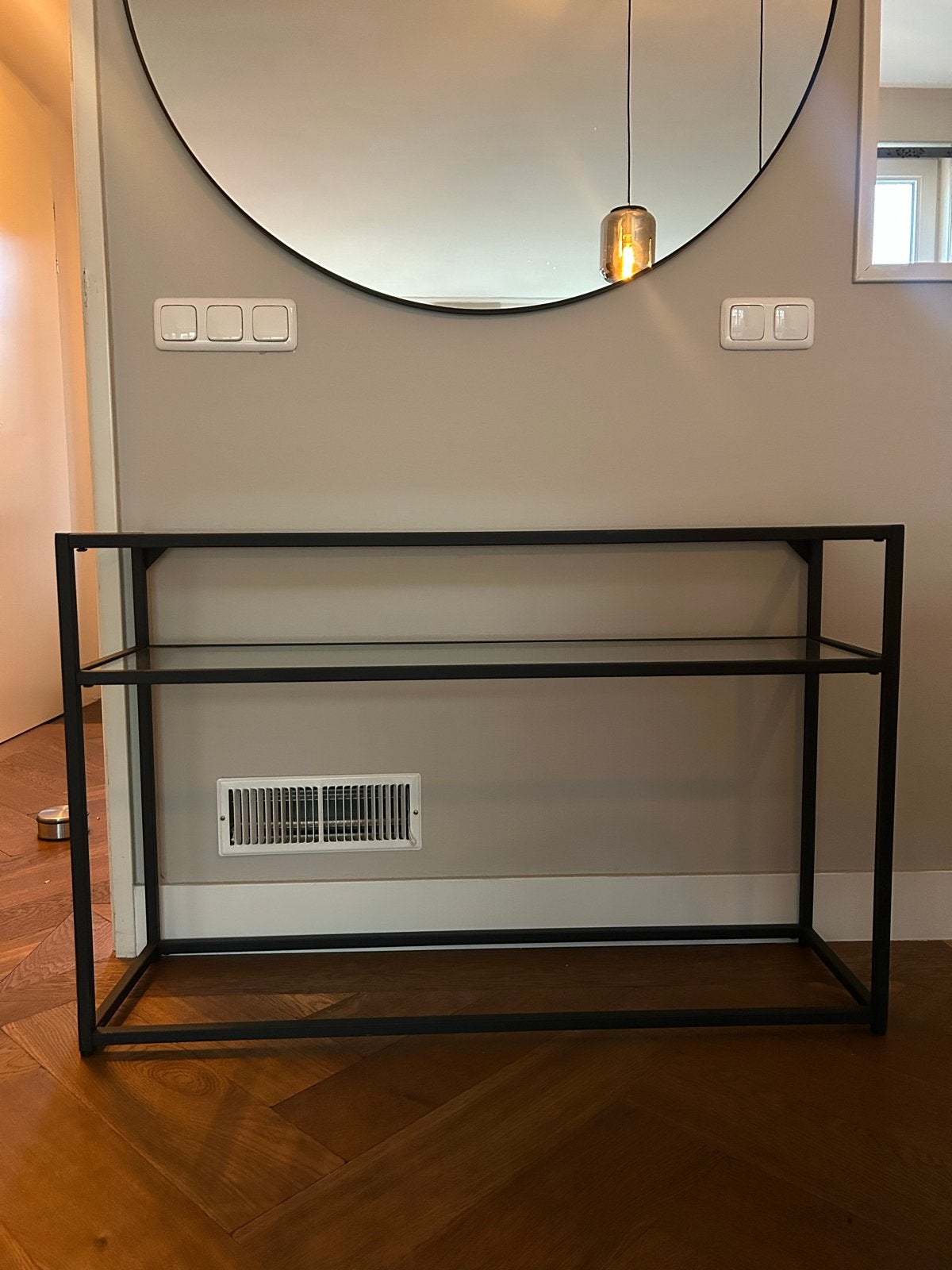 Zwart metalen side table met glazen planken, Huis en Inrichting, Ophalen, 100 tot 150 cm, Zo goed als nieuw, Metaal
