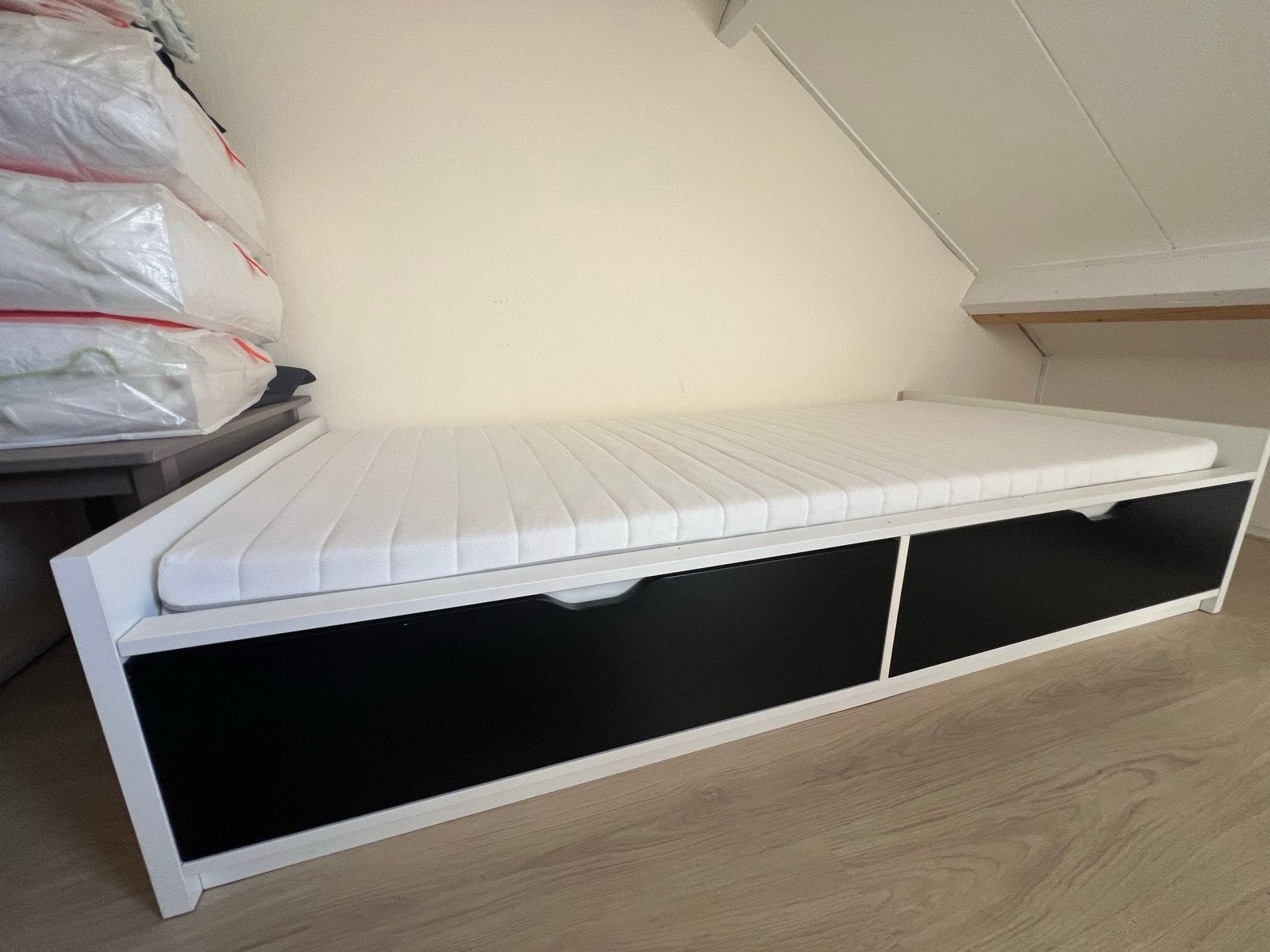 Ikea Eenpersoonsbed met opberglades en matras, Ophalen, Gebruikt, 90 cm, Eenpersoons