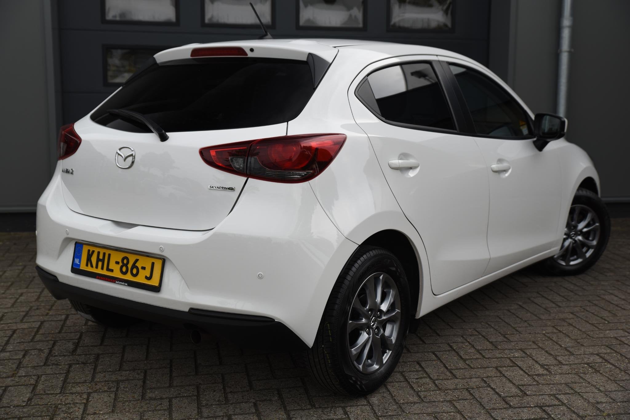 Mazda 2 1.5 SkyActiv-G 90 Exclusive-Line 5 Stuks Totaal, Auto's, Stof, Gebruikt, Bedrijf, 19 km/l