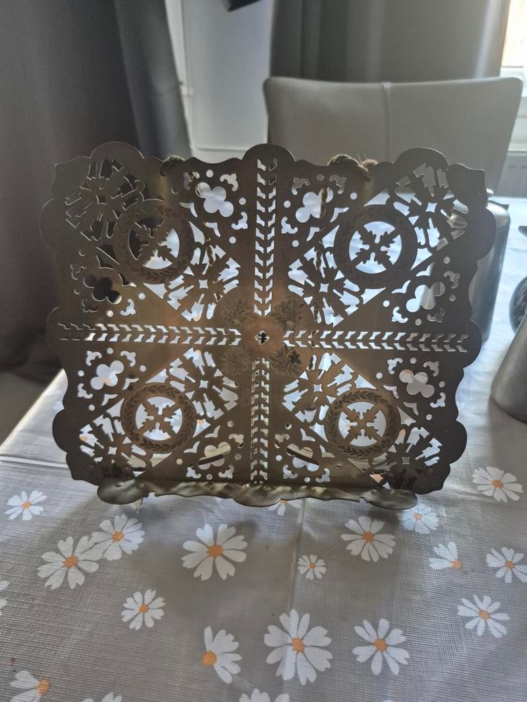 Antieke geperforeerde metalen standaard/boekensteun, Ophalen of Verzenden