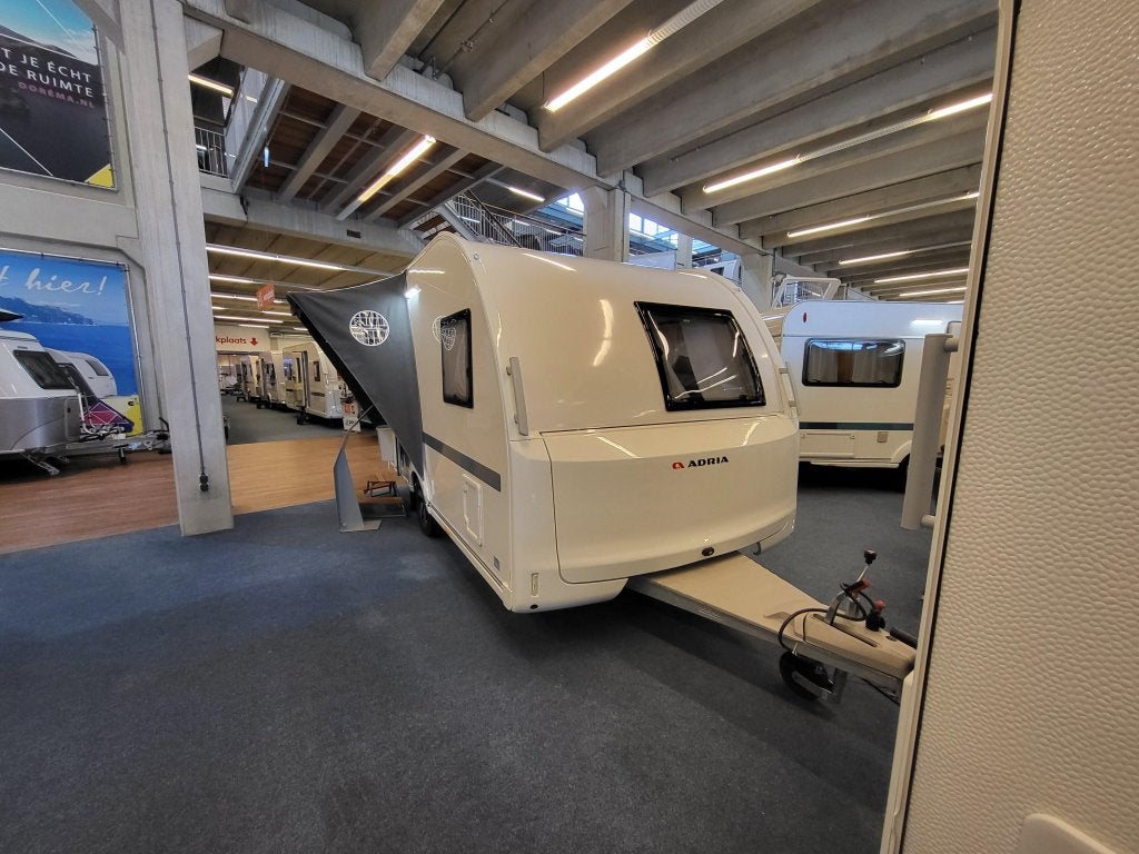 Adria Altea 402 PH; geheel rijklaar, Tot en met 2, Bedrijf, Treinzit, Schokbreker