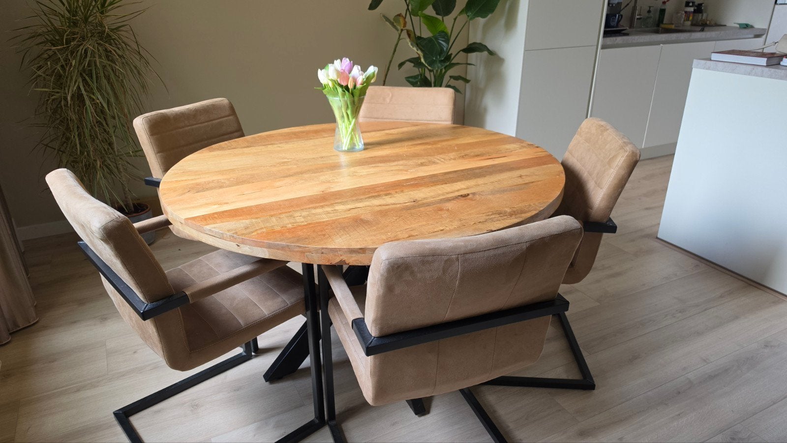 Ronde tafel met spin poot 130 cm mango hout, Huis en Inrichting, Tafels | Eettafels, Ophalen, Industriële en landelijke stijl