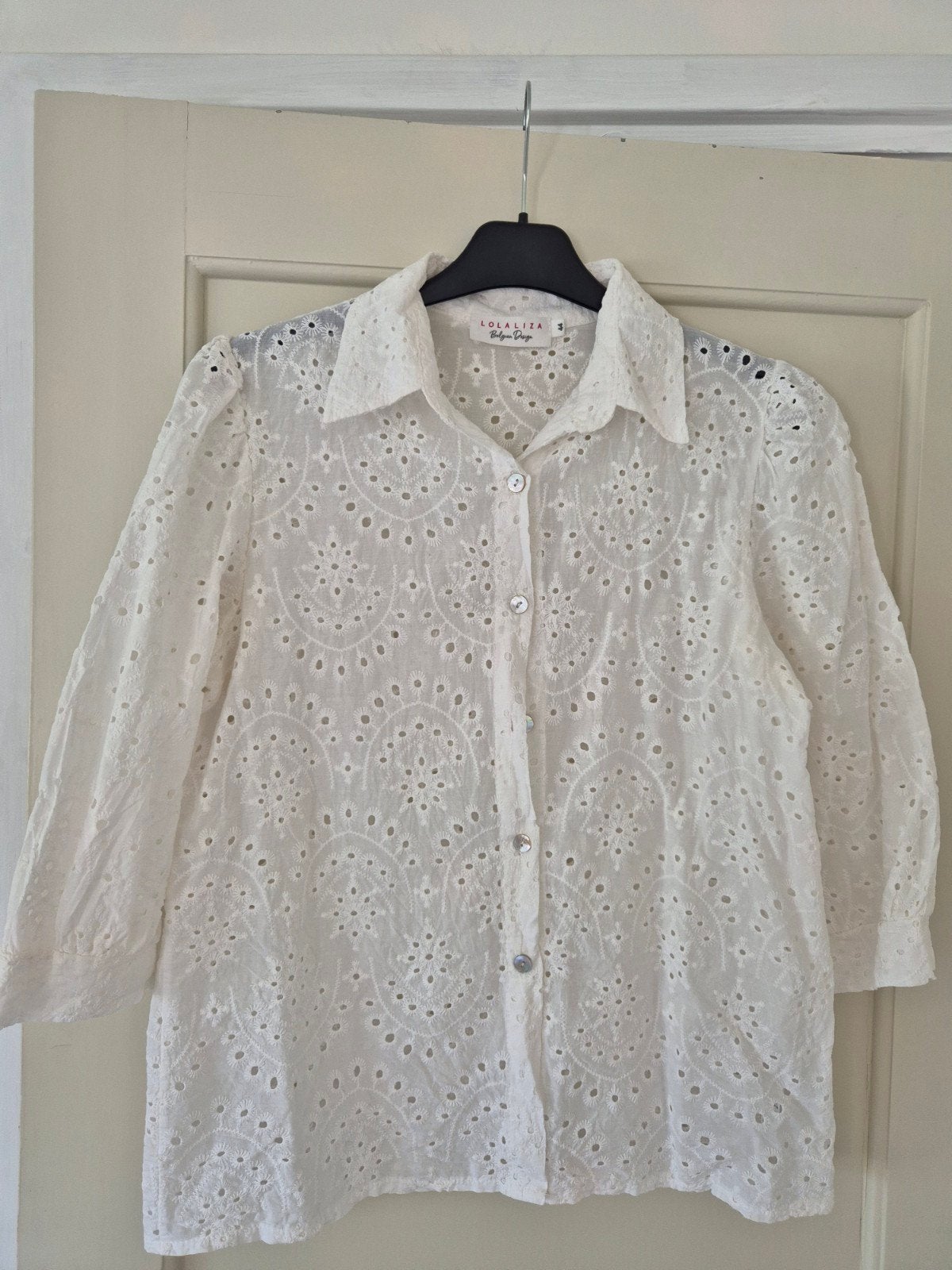 Broderie blousje met pofmouwtje maat 44 van lola liza. 1 kee, Kleding | Dames, Blouses en Tunieken, Wit, Maat 42/44 (L), Ophalen of Verzenden