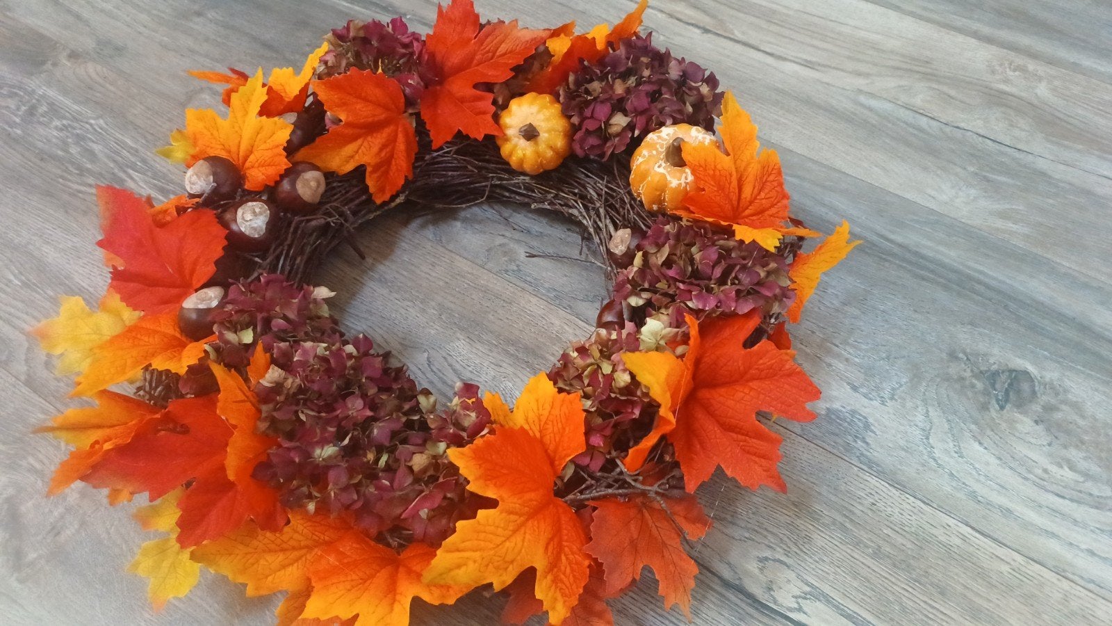 Handgemaakte Herfstkrans met Bladeren en Kastanjes, Ophalen of Verzenden, Zo goed als nieuw, Krans, Natuurlijk materiaal