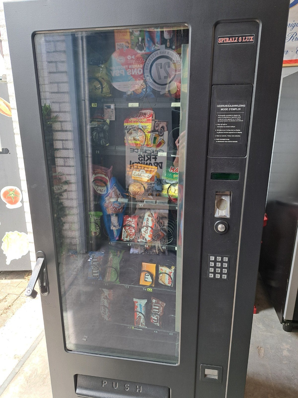 Fas snack automaat gekoeld compact model, Ophalen, Gebruikt